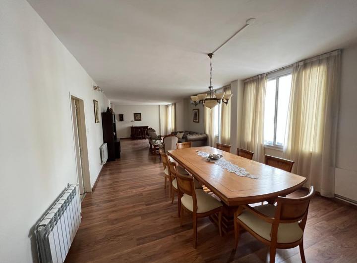 Departamento · 193m² · 4 Ambientes · 1 Cochera