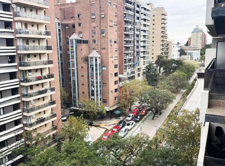 Departamento · 220m² · 8 Ambientes · 1 Cochera