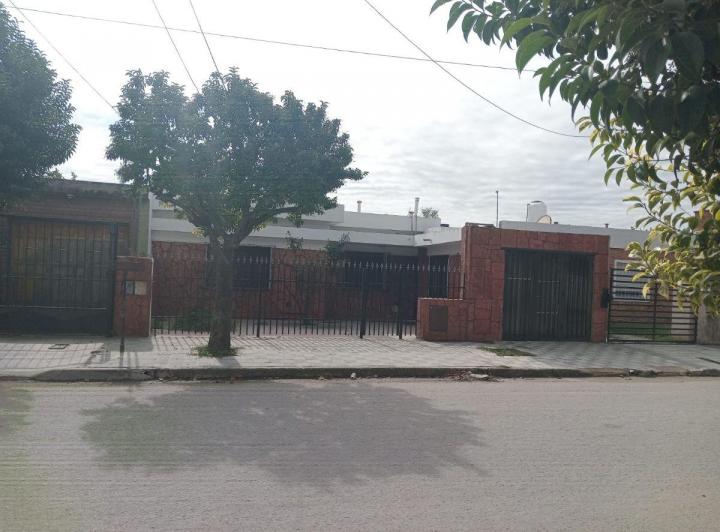 Casa · 232m² · 5 Ambientes · 1 Cochera