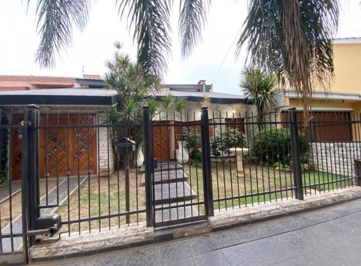 Casa · 250m² · 7 Ambientes · 1 Cochera
