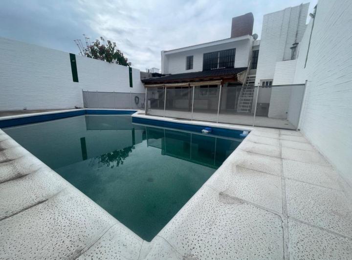 Casa · 380m² · 14 Ambientes · 1 Cochera