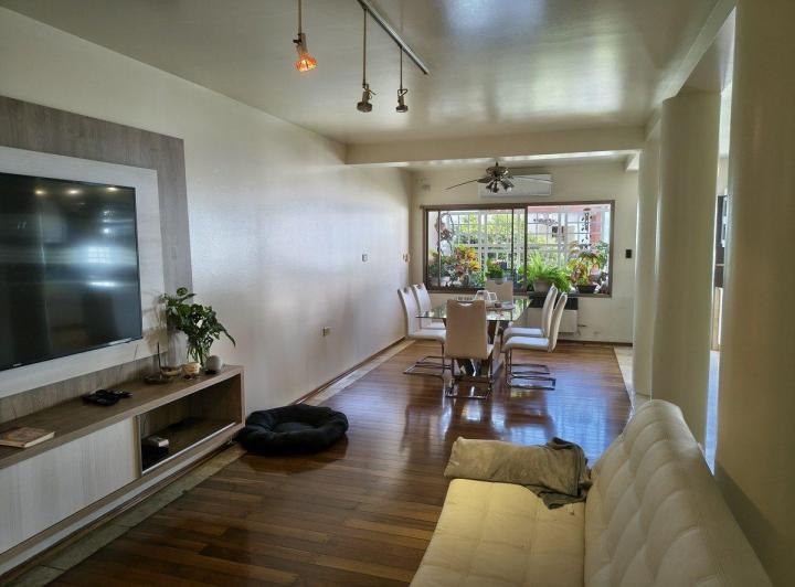 Casa · 301m² · 9 Ambientes · 2 Cocheras