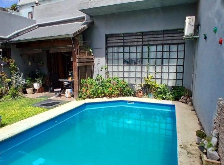 Casa · 248m² · 8 Ambientes · 1 Cochera