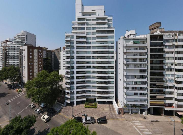 Departamento · 200m² · 6 Ambientes · 2 Cocheras