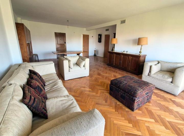 Departamento · 151m² · 7 Ambientes · 1 Cochera