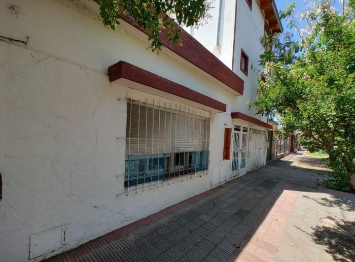 Casa · 345m² · 7 Ambientes · 1 Cochera