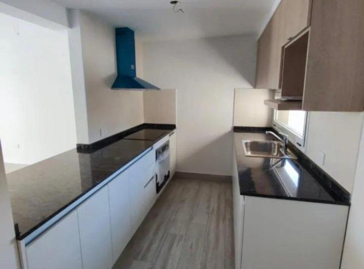 Departamento · 82m² · 5 Ambientes · 1 Cochera