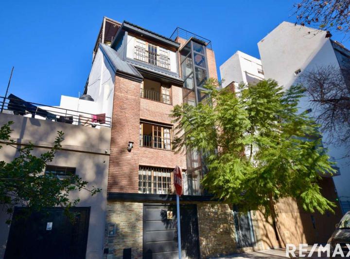 Casa · 535m² · 6 Ambientes · 4 Cocheras
