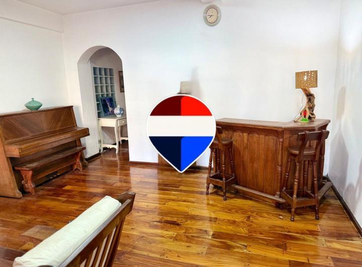 Casa · 251m² · 5 Ambientes · 2 Cocheras