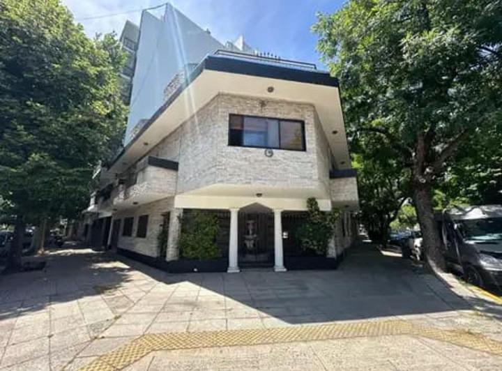 Casa · 230m² · 6 Ambientes · 1 Cochera