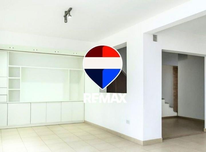 Casa · 381m² · 8 Ambientes · 1 Cochera