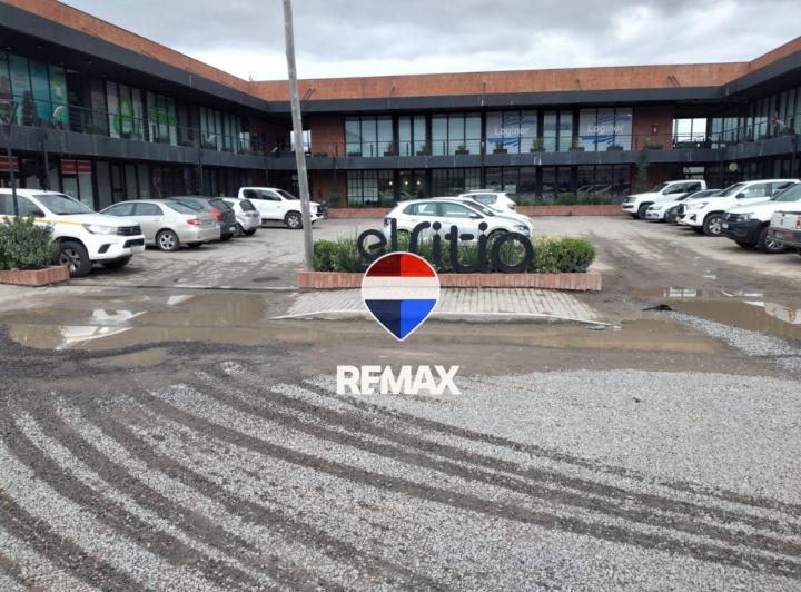 Local comercial · 49m² · 8 Cocheras