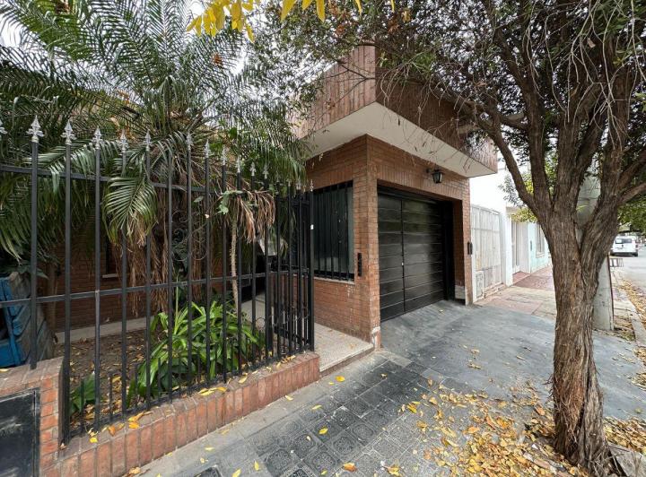 Casa · 130m² · 1 Ambiente · 2 Cocheras
