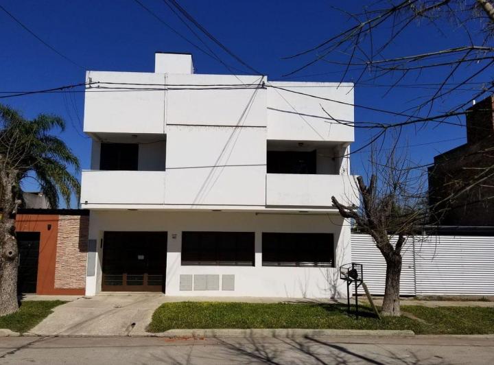 Casa · 217m² · 8 Ambientes · 1 Cochera