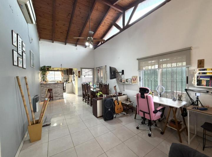 Casa · 120m² · 3 Ambientes · 2 Cocheras
