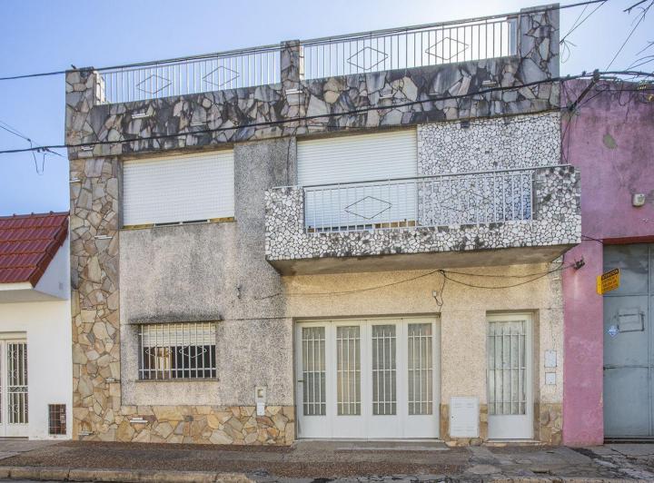 Casa · 257m² · 8 Ambientes · 1 Cochera
