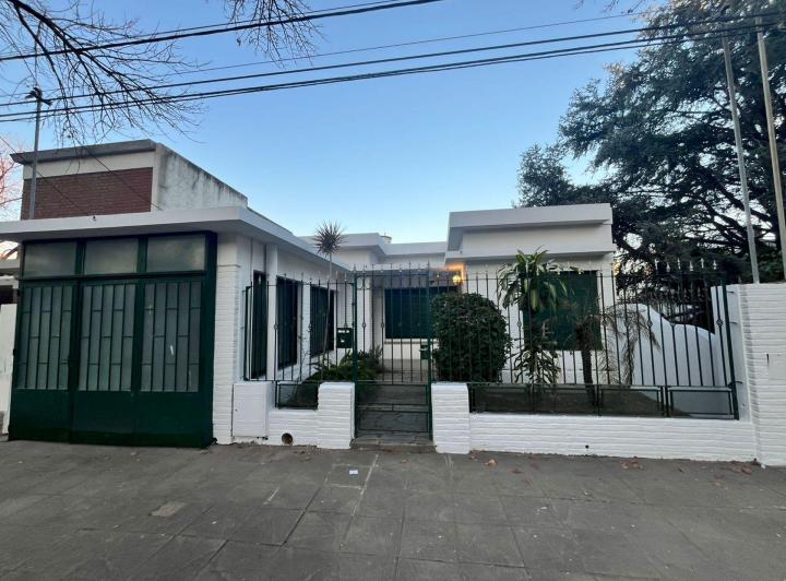 Casa · 109m² · 8 Ambientes · 1 Cochera