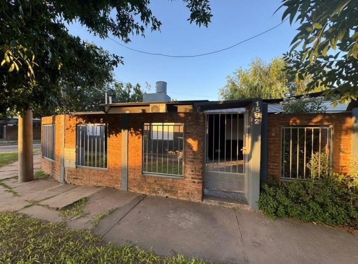Casa · 121m² · 4 Ambientes · 2 Cocheras