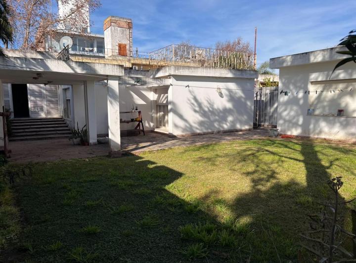 Casa · 232m² · 5 Ambientes · 4 Cocheras