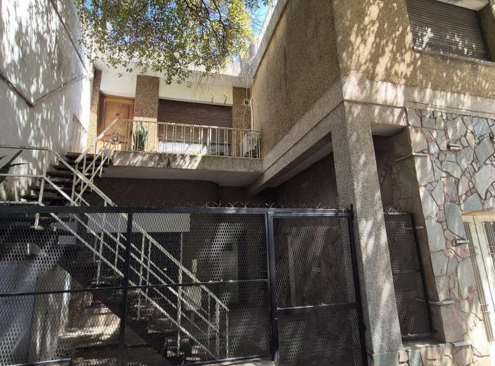 Casa · 181m² · 11 Ambientes · 1 Cochera