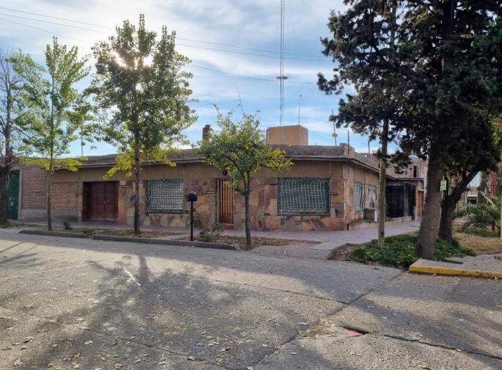 Casa · 150m² · 6 Ambientes · 2 Cocheras
