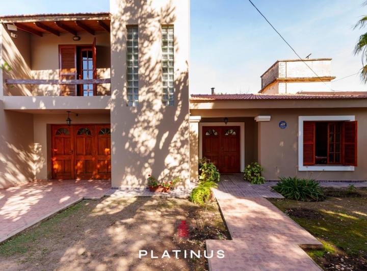 Casa · 249m² · 5 Ambientes · 4 Cocheras