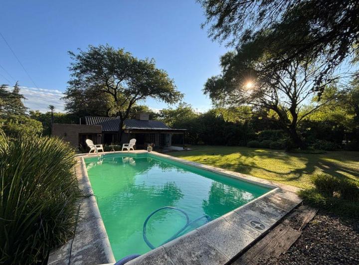 Casa · 1543m² · 6 Ambientes · 4 Cocheras