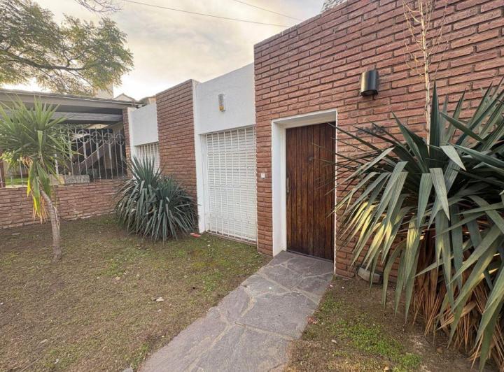 Casa · 160m² · 5 Ambientes · 2 Cocheras