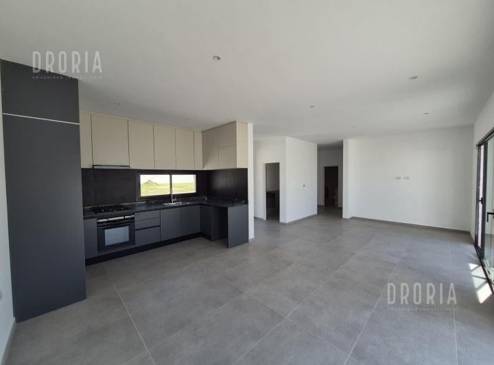 Casa · 135m² · 4 Ambientes · 2 Cocheras