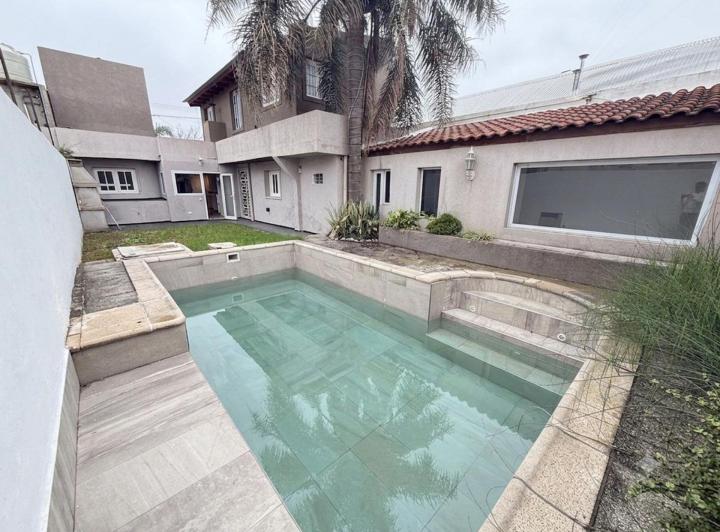 Casa · 199m² · 7 Ambientes · 2 Cocheras
