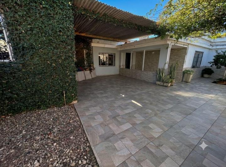 Casa · 100m² · 4 Ambientes · 1 Cochera