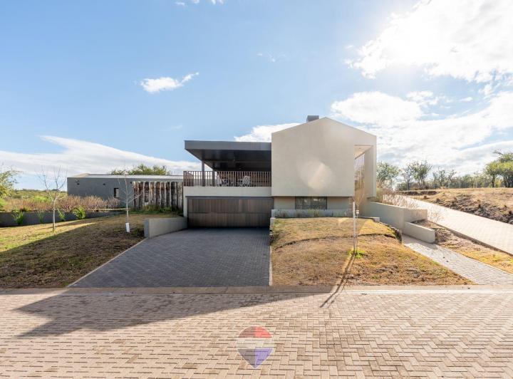 Casa · 361m² · 5 Ambientes · 2 Cocheras