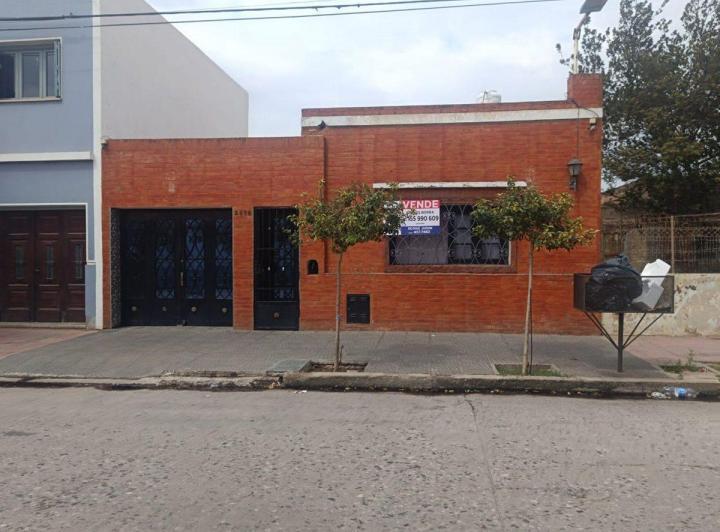 Casa · 300m² · 6 Ambientes · 3 Cocheras