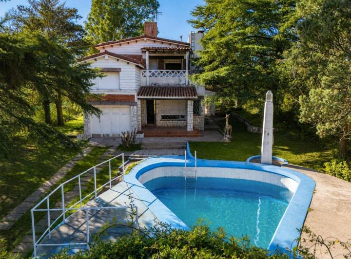 Casa · 262m² · 4 Ambientes · 2 Cocheras