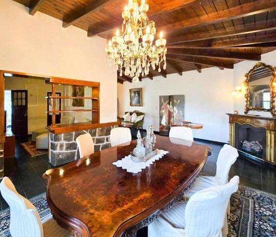 Casa · 450m² · 5 Dormitorios · 2 Cocheras