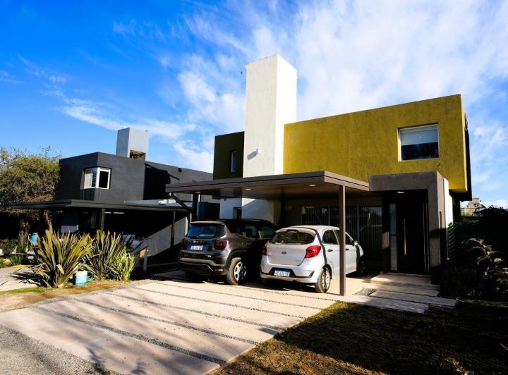 Casa · 156m² · 4 Ambientes · 2 Cocheras
