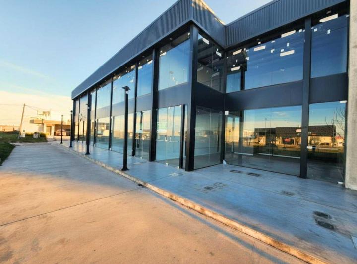 Local comercial · 81m²