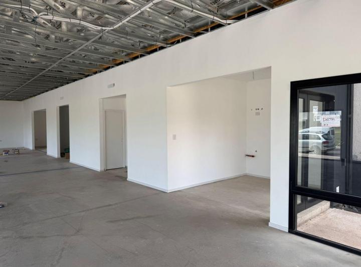 Local comercial · 219m²