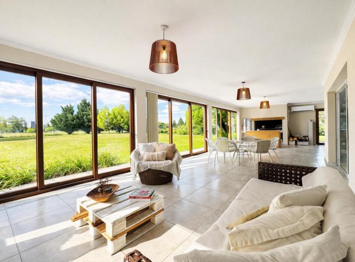 Casa · 445m² · 7 Ambientes · 2 Cocheras