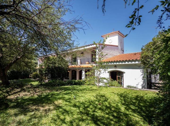 Casa · 439m² · 6 Ambientes · 3 Cocheras