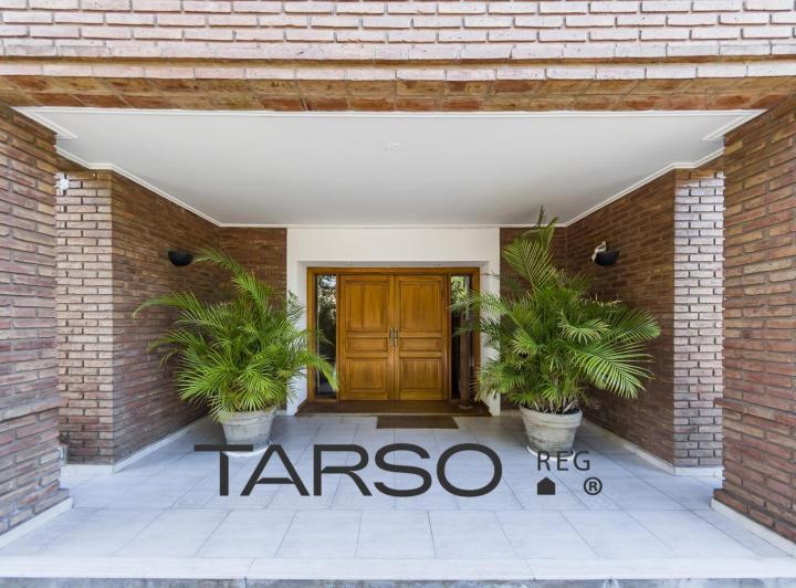 Casa · 715m² · 11 Ambientes · 4 Cocheras