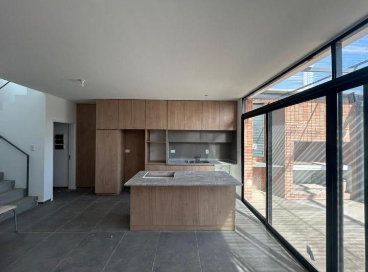 Casa · 120m² · 5 Ambientes · 2 Cocheras