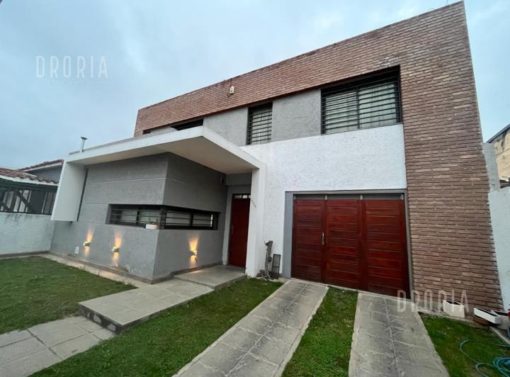 Casa · 156m² · 5 Ambientes · 2 Cocheras