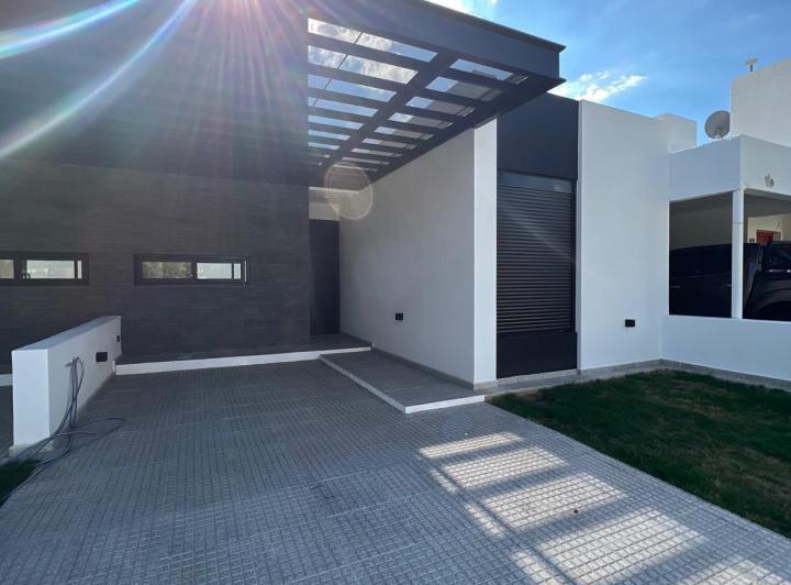 Casa · 112m² · 2 Dormitorios · 1 Cochera