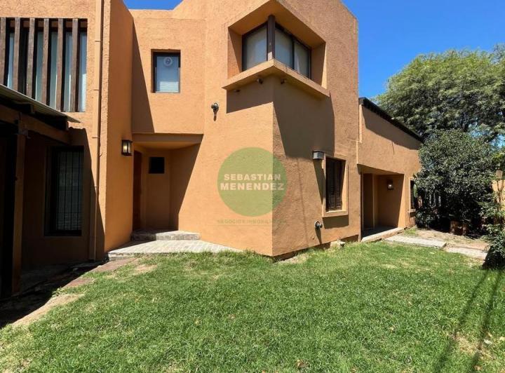 Casa · 310m² · 5 Ambientes · 2 Cocheras