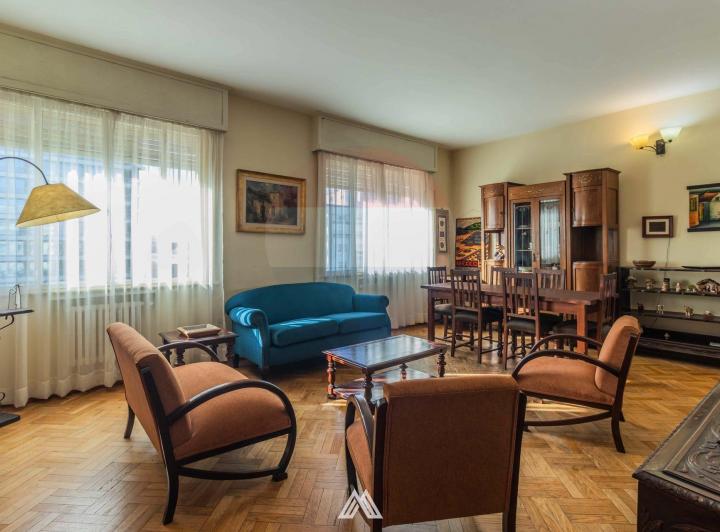 Departamento · 242m² · 6 Ambientes · 1 Cochera