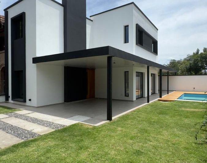 Casa · 190m² · 5 Ambientes · 2 Cocheras