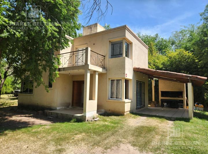 Casa · 149m² · 6 Ambientes · 1 Cochera