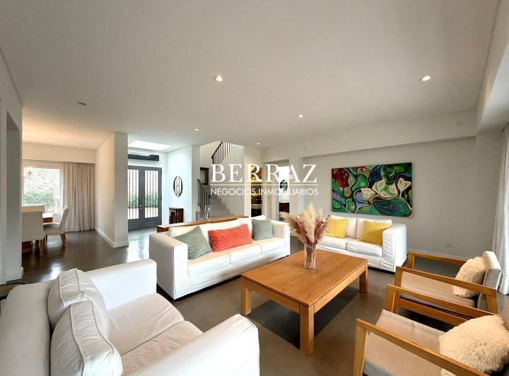 Casa · 395m² · 6 Ambientes · 2 Cocheras
