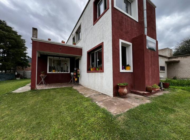 Casa · 121m² · 7 Ambientes · 2 Cocheras